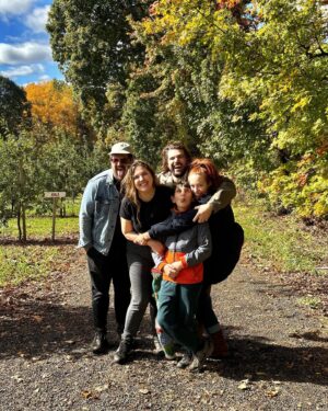 Alie Ward Instagram - Well well well, no sooner do we cover #Pomology 🍎 for @ologies then I get my rear end to a REAL ORCHARD to gander at apples with the Sleeper Crew. It was a real Falliday weekend with frickin pumpkins, skellies, apple crumbles, homemade pastas, fireside work sessions, and @jarrett_sleeper Monster Mashing all over the yard. Thank you sis/wedding gown designer @samantha.sleeper @chrisberrydrums @jayscards and my favorite jewelery-maker @palm__sunday for the coziest vibes. Hot damn, I loved it.