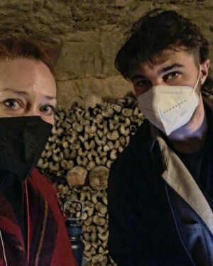 Alie Ward Instagram - Hi. Paris has hundreds of miles of secret abandoned tunnels under the streets and that they are filled with MILLIONS OF PEOPLES BONES. How about that? I interviewed a world expert on the Catacombs: French history professor and author Dr. Erin-Marie Legacey who gave me all the trivia and context. This week’s @ologies episode is up (link in bio) and it explains WHY ARE THE BONES THERE WHAT DO THEY SMELL LIKE WHO ARE THESE PEOPLE, and other questions that my brain was screaming. Enjoy, and Happy Spooktober. Has anyone else been to the Catacombs? How did you feel about them? 💀