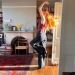 Alina Kovalenko Instagram - Denim groooving 💥 Favorite pair of jeans at the moment ♥️ Made to measure by amazing Ukrainian brand @match_denim_com
