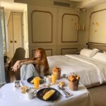 Alina Kovalenko Instagram – This trip to Paris >>>
With a brilliant host: @lenarcisseblanc 🖤