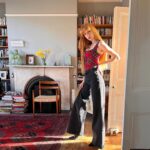 Alina Kovalenko Instagram - Denim groooving 💥 Favorite pair of jeans at the moment ♥️ Made to measure by amazing Ukrainian brand @match_denim_com