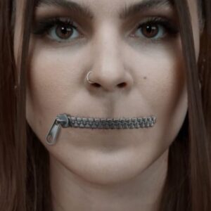 Alina Pyazok Instagram - New music video GENERATION CANCELLATION out now! Link in Bio

War is not over. Stop war in Ukraine. Stop wars worldwide. No one deserves war.

Война не окончена. Остановите войну в Украине. Остановите войны во всем мире. Никто не заслуживает войны.
