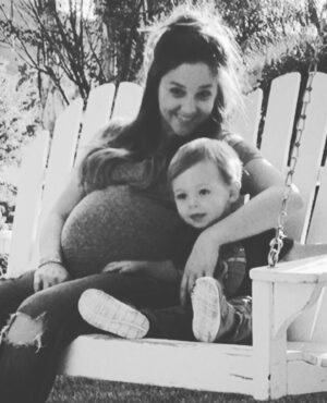 Alisan Porter Instagram - MOTHERHOOD 🔌