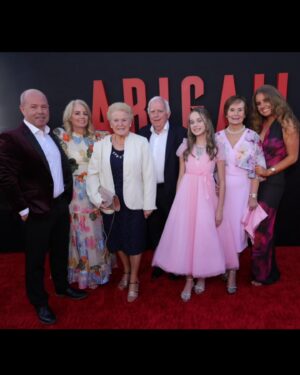 Alisha Weir Instagram - Abigail Premiere 🖤🩰🫶🏼
The most special night surrounded by the most special people! Getting to do a film with the most beautiful people on and off set makes everything so much better! 
My talented family!!
Abigail is in theatres TOMORROW! Make sure to get your tickets now! We appreciate you all and all of your support❤️Thank you!!!

Styling: @laura_sophie_cox 
Hair: @ryanrichman 
Makeup: @jostrettell 
@imprintpr