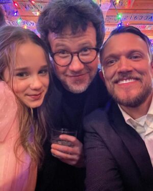 Alisha Weir Instagram - Abigail Premiere 🖤🩰🫶🏼
The most special night surrounded by the most special people! Getting to do a film with the most beautiful people on and off set makes everything so much better! 
My talented family!!
Abigail is in theatres TOMORROW! Make sure to get your tickets now! We appreciate you all and all of your support❤️Thank you!!!

Styling: @laura_sophie_cox 
Hair: @ryanrichman 
Makeup: @jostrettell 
@imprintpr