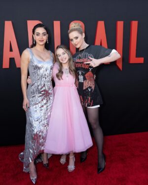 Alisha Weir Instagram - Abigail Premiere 🖤🩰🫶🏼
The most special night surrounded by the most special people! Getting to do a film with the most beautiful people on and off set makes everything so much better! 
My talented family!!
Abigail is in theatres TOMORROW! Make sure to get your tickets now! We appreciate you all and all of your support❤️Thank you!!!

Styling: @laura_sophie_cox 
Hair: @ryanrichman 
Makeup: @jostrettell 
@imprintpr
