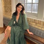 Alisha Newton Instagram - waiting for my date 🤭