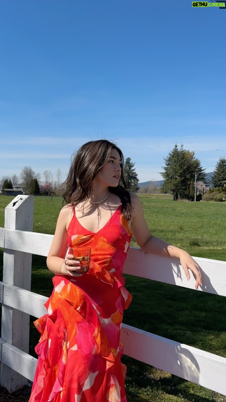 Alisha Newton Instagram - summer dresses 🤝🏼 cowboy boots ily @evernew_official 🥹🍓 #EvernewPartner
