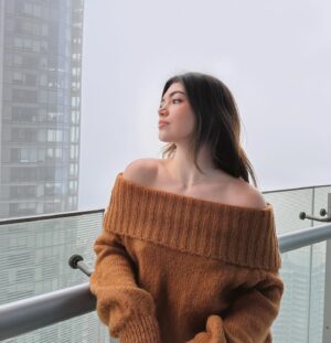 Alisha Newton Instagram - keeping warm 🤎 
@windsorstore #ad