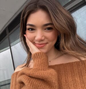 Alisha Newton Instagram - keeping warm 🤎 
@windsorstore #ad