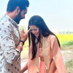 Alisha Parveen Instagram - Mr Chahal🤍 Reason behind this smile! #almaan #anurajchahal #alishaparveen #udaariyaan