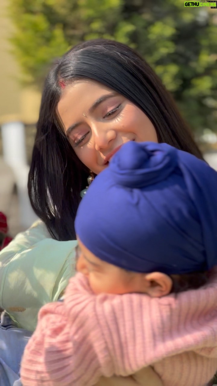 Alisha Parveen Instagram - Cutest on set🤍 #udaariyaan 🎬