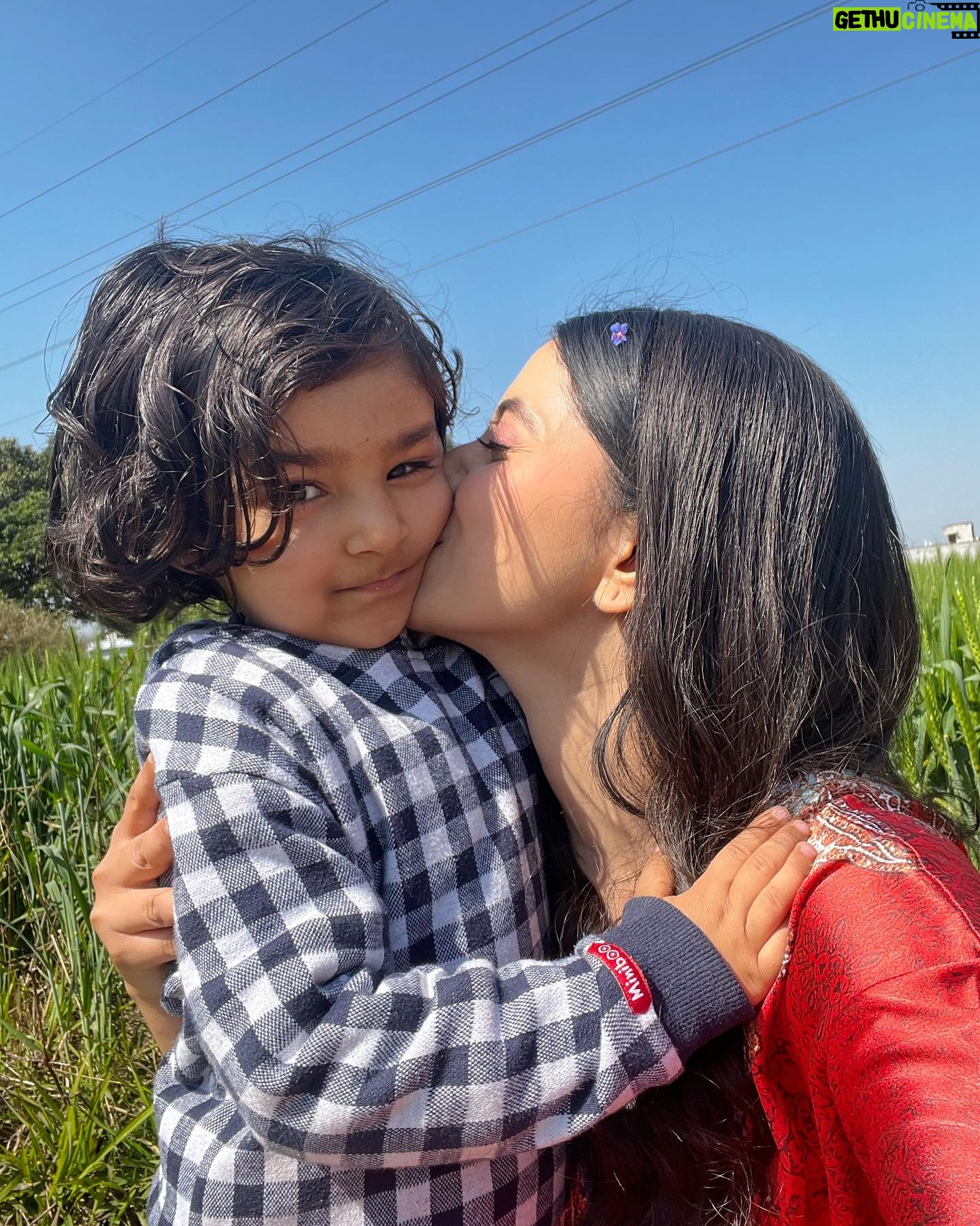 Alisha Parveen Instagram - My best friend on set! Cutest,Sweetest,purest❤️