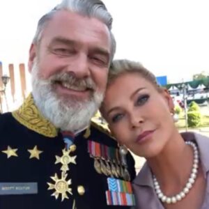 Alison Doody Instagram - Scott and Lady Scott on set #rrrmovie #raystevenson #ssrajamouli #jrntr #ramcharan #movie #india