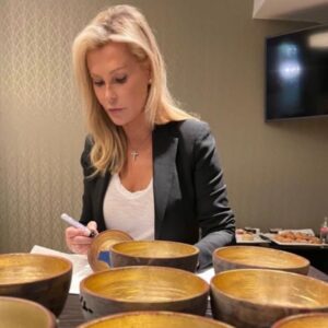 Alison Doody Instagram - Happy signing for all of those #indianajones and #jamesbond #movie #fans #elsa #jennyflex ❤️