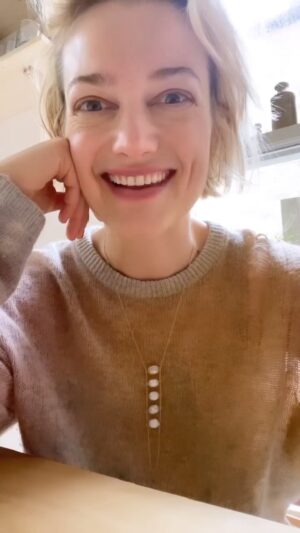 Alison Sudol Instagram - hello everyone ✨ my brand new album "still come the night" is out now - i am so grateful after a long journey it's finally in the world ❤️

you can stream, download, listen, and even get a physical copy of the new album at the link in my bio. 

i'd love to hear what you feel when you listen, so please feel free to leave me a comment below! the things you’ve shared so far in your messages mean the world to me ❤️

thank you for supporting me on this journey ❤️

with love
alison x