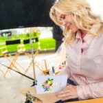 Alison Sweeney Instagram - Mother’s Day is such a special holiday. I love having the chance to celebrate the most important women in my life with a beautiful @Hallmark card and message. #AD To me, it’s all about spending the time to write my mom a note, share a funny memory or favorite joke, or even just a sentimental thought about how lucky I am to have her in my life. Each relationship I have with all the different amazing, strong women in my life is unique, so I like to take my time picking out the perfect Hallmark card for each person, and then thinking about exactly what I want to say. I love the whole experience, and knowing how rare it is to get a nice letter in the mail, I love that it’ll be something of a surprise too. Mother’s Day is coming up on May 12. If you still need to pick out the perfect card for the special moms in your life, shop your nearest @hallmark stores or check out Hallmark.com.