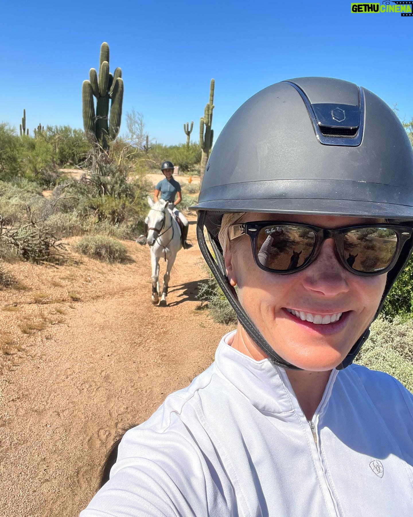 Alison Sweeney Instagram - Happy Sunday. Megan & I love a relaxing Sunday trail ride. #grateful #sunday #horsesofinstagram 🐴 💕