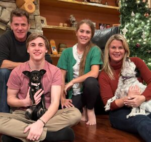 Alison Sweeney Instagram - Though it’s been a hectic December we are so ready for Christmas!! Wishing you all a wonderful holiday weekend. 🎄❤️🎄