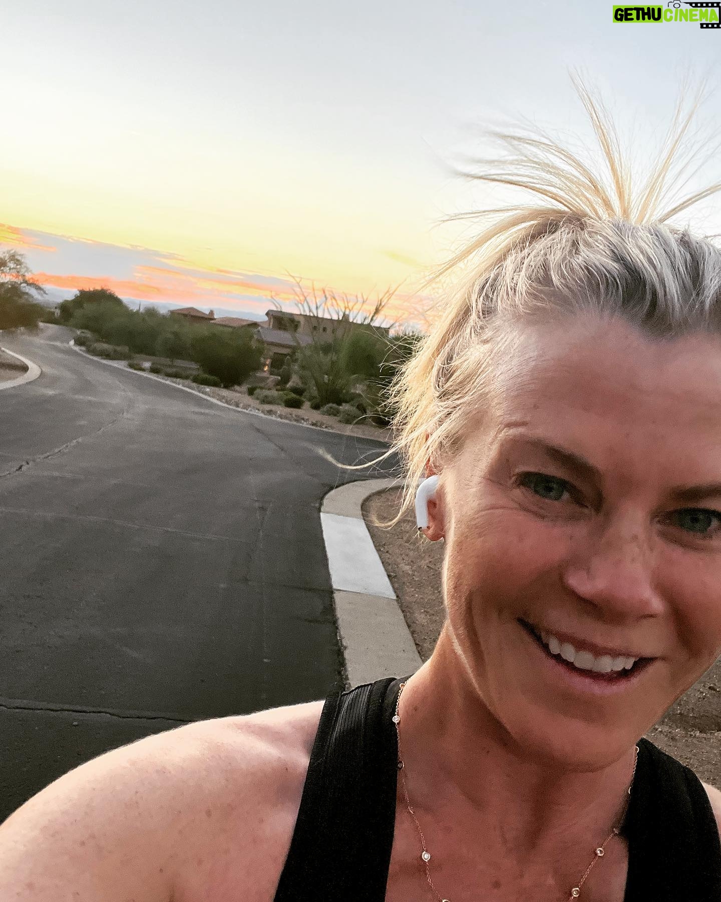 Alison Sweeney Instagram - Fun sunset jog. New week calls for some new goal setting. #monday #goals #fitness