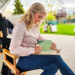 Alison Sweeney Instagram - Mother’s Day is such a special holiday. I love having the chance to celebrate the most important women in my life with a beautiful @Hallmark card and message. #AD To me, it’s all about spending the time to write my mom a note, share a funny memory or favorite joke, or even just a sentimental thought about how lucky I am to have her in my life. Each relationship I have with all the different amazing, strong women in my life is unique, so I like to take my time picking out the perfect Hallmark card for each person, and then thinking about exactly what I want to say. I love the whole experience, and knowing how rare it is to get a nice letter in the mail, I love that it’ll be something of a surprise too. Mother’s Day is coming up on May 12. If you still need to pick out the perfect card for the special moms in your life, shop your nearest @hallmark stores or check out Hallmark.com.