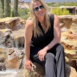 Alison Sweeney Instagram - Sometimes the only way through these cold, rainy winter days is to dream of sunshine. ☀️ #mondaymotivation #sunnies 😎