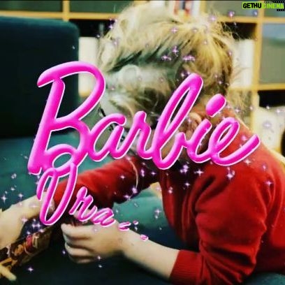 Alison Wheeler Instagram - Apprenez la vie à vos enfants grâce à la Barbie vraie vie #mattel