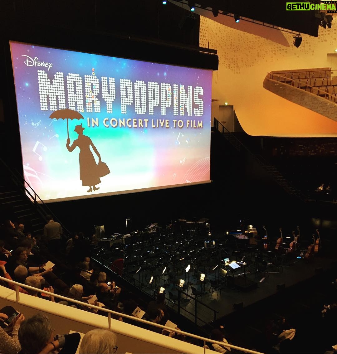 Alison Wheeler Instagram - « Anything can happen if you let it » ☂️ 👜🌈 Mary Poppins @philharmoniedeparis #moncoeurquibatvite #madeleine #marypoppins 🙏