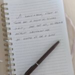 Alison Wheeler Instagram – Pensée du jour 🖊️ – Tag quelqu’un qui ne remet jamais la lunette des 🚾