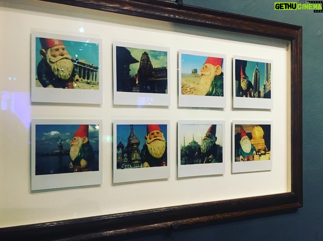 Alison Wheeler Instagram - Gros pincement au coeur devant ces clichés du nain de Rufus #museedelaminiatureetducinema de Lyon #lefabuleuxdestindameliepoulain #jeanpierrejeunet ⭐️💙⭐️