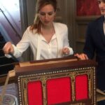 Alison Wheeler Instagram - Je suis disponible pour vos anniversaires, bar mitsvas, divorces ou enterrements. Superbe moment chez @paulbocuse_officiel 💓🌈⭐️#regalade #amusement #festivallumiere #lyon