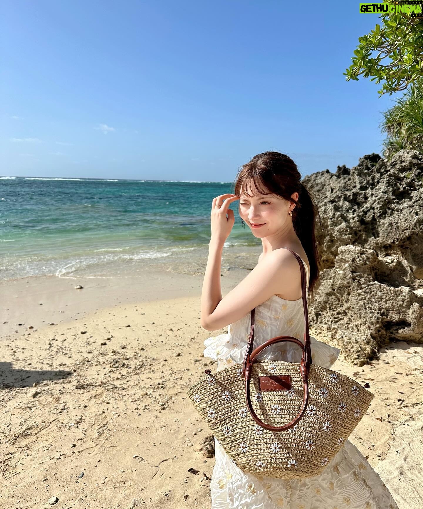 Alissa Yagi - 3 Likes - コンタクトレンズと化粧ポーチをまるっと忘れて旅に出てしまい
現地のドンキで買い揃えることに…🥲笑(6枚目の写真)
リップ @bbia.official 04番(01がお気に入りで追加購入🫶🏻)
パレット @peripera_official #03 Honey Brown
マスカラ @etudeofficial グレーブラウン(こちらもブラック愛用してて追加購入)
カラコン @chusme_official Sugar greige
て感じで
お気に入りアイテムの色違い&気になってたアイテムを
買えたので結果満足☺️🌼
あと、新入りのカゴバッグがとてもお気に入り。🤍