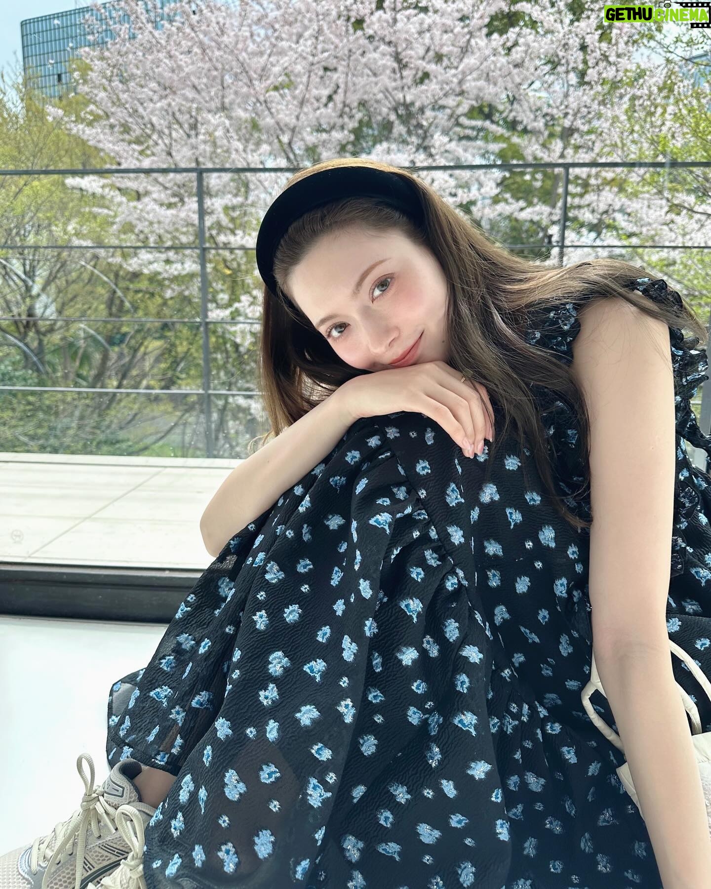 Alissa Yagi - 3 Likes - 私服🌼
headband @chapeaud_o
dress @snidel_official
sneakers @asics_sportstyle_jp
bag @editforlulu_official x @pasand_by_nequittezpas