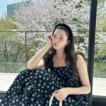 Alissa Yagi Instagram - 私服🌼 headband @chapeaud_o dress @snidel_official sneakers @asics_sportstyle_jp bag @editforlulu_official x @pasand_by_nequittezpas