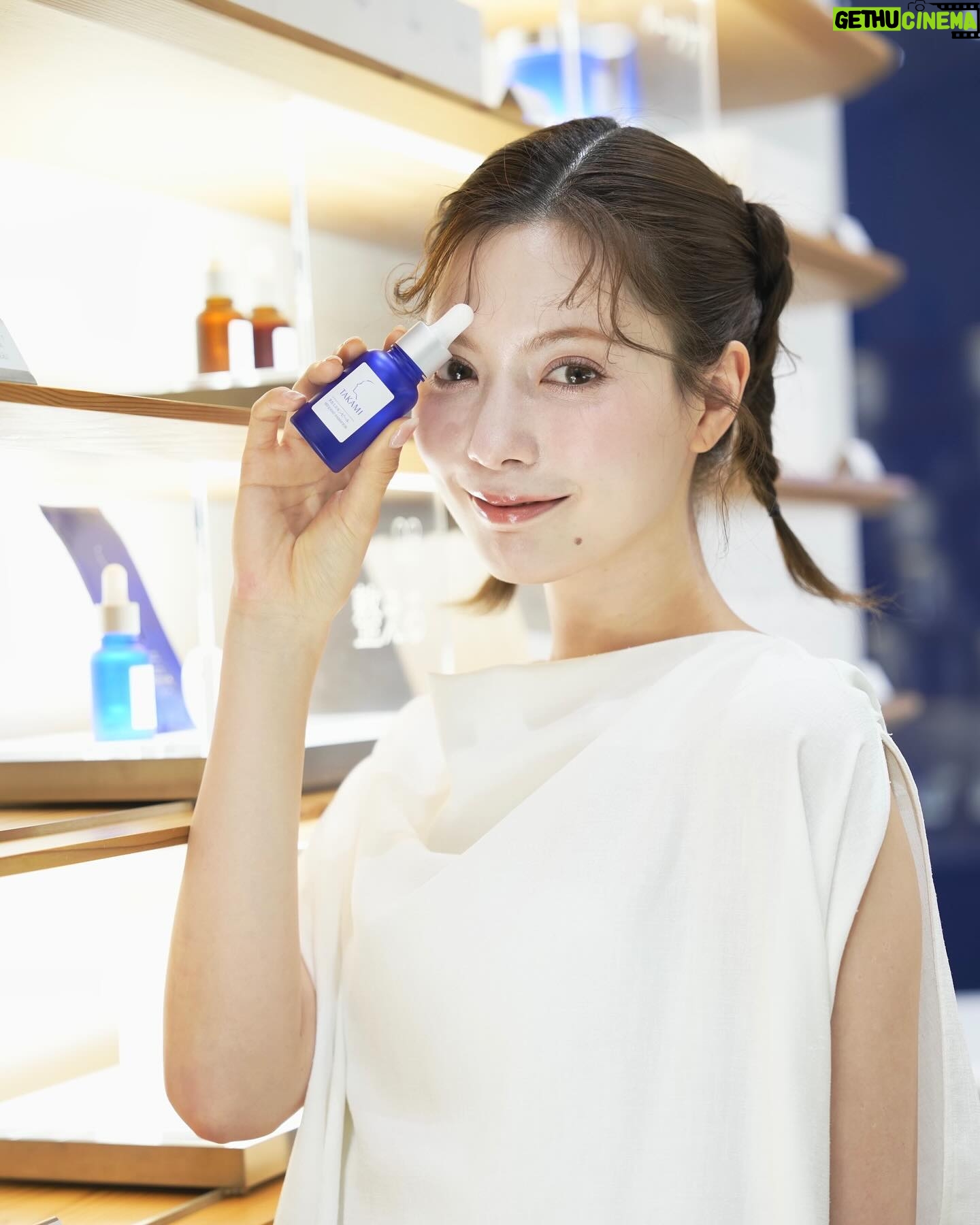 Alissa Yagi - 3 Likes - .
高校生の頃から何本リピートしたかわからないほど
ずっと愛用している、タカミスキンピール☺️🫧
剥がさないマイルドな角質ケアで
肌の透明感やなめらかさを感じられる大好きなアイテム。
先日タカミの店舗"TAKAMI GINZA"に初めて伺ったのですが、
普段のスキンケアの見直しや正しいお肌への触れ方のアドバイスなどのスキンケアレッスンを受けることができて
とても勉強になりました🧐
お肌に悩みのある方はぜひレッスンを体験しに
TAKAMI GINZAにも行ってみてね🌱
#PR #角質ケア #タカミスキンピール #スキンケア
@takami.skinpeel