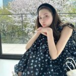 Alissa Yagi Instagram - 私服🌼 headband @chapeaud_o dress @snidel_official sneakers @asics_sportstyle_jp bag @editforlulu_official x @pasand_by_nequittezpas