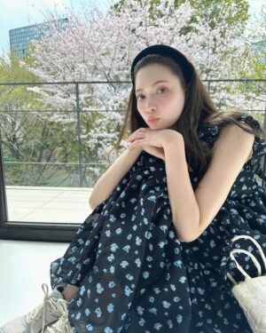Alissa Yagi Instagram - 私服🌼

headband @chapeaud_o 
dress @snidel_official 
sneakers @asics_sportstyle_jp 
bag @editforlulu_official x @pasand_by_nequittezpas