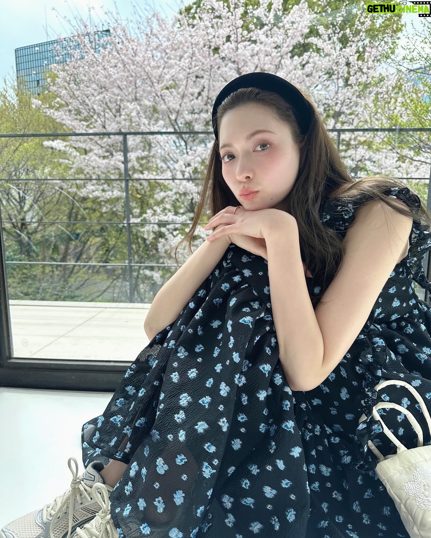 Alissa Yagi - 3 Likes - 私服🌼
headband @chapeaud_o
dress @snidel_official
sneakers @asics_sportstyle_jp
bag @editforlulu_official x @pasand_by_nequittezpas