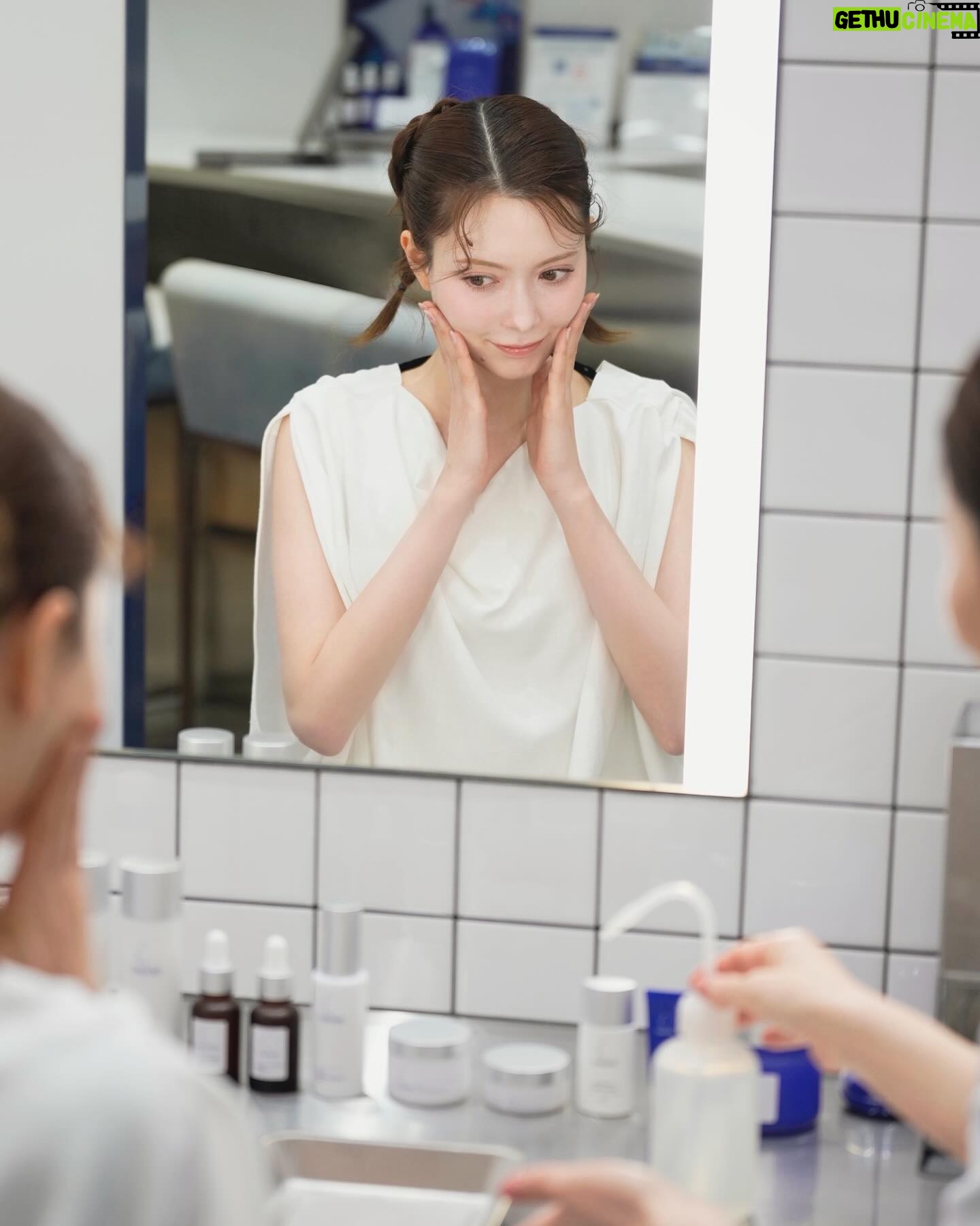 Alissa Yagi - 3 Likes - .
高校生の頃から何本リピートしたかわからないほど
ずっと愛用している、タカミスキンピール☺️🫧
剥がさないマイルドな角質ケアで
肌の透明感やなめらかさを感じられる大好きなアイテム。
先日タカミの店舗"TAKAMI GINZA"に初めて伺ったのですが、
普段のスキンケアの見直しや正しいお肌への触れ方のアドバイスなどのスキンケアレッスンを受けることができて
とても勉強になりました🧐
お肌に悩みのある方はぜひレッスンを体験しに
TAKAMI GINZAにも行ってみてね🌱
#PR #角質ケア #タカミスキンピール #スキンケア
@takami.skinpeel