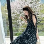 Alissa Yagi Instagram - 私服🌼 headband @chapeaud_o dress @snidel_official sneakers @asics_sportstyle_jp bag @editforlulu_official x @pasand_by_nequittezpas