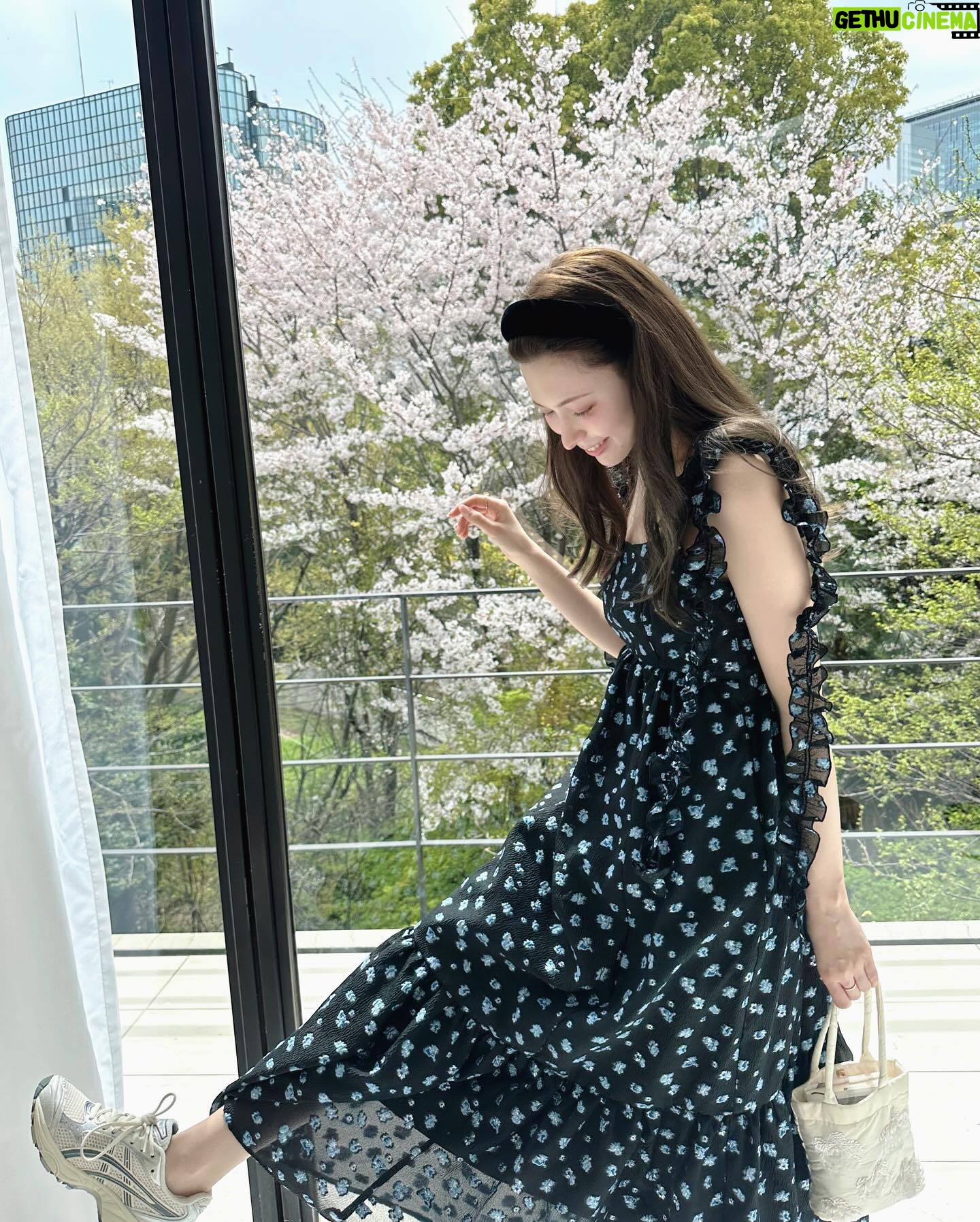 Alissa Yagi - 3 Likes - 私服🌼
headband @chapeaud_o
dress @snidel_official
sneakers @asics_sportstyle_jp
bag @editforlulu_official x @pasand_by_nequittezpas