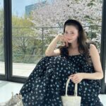 Alissa Yagi Instagram - 私服🌼 headband @chapeaud_o dress @snidel_official sneakers @asics_sportstyle_jp bag @editforlulu_official x @pasand_by_nequittezpas