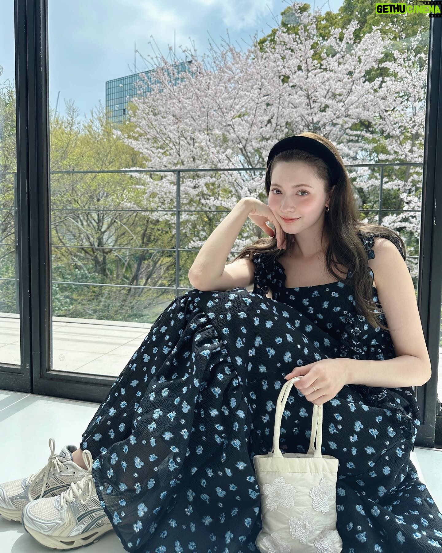 Alissa Yagi - 3 Likes - 私服🌼
headband @chapeaud_o
dress @snidel_official
sneakers @asics_sportstyle_jp
bag @editforlulu_official x @pasand_by_nequittezpas