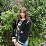 Alissa Yagi Instagram - 今日もお疲れ様でした🌼 私服と 最近の持ち歩きコスメたち。 @fujiko_brand のお直しパクトはツヤが瞬時に復活するし 小さなカバンでも持ち歩けるコンパクトさが優秀☺️💮 @cipicipi_official のティントは06と、 幻のvoceコラボカラーを特によく使う🫶🏻色味も質感も好き