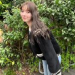 Alissa Yagi Instagram - 今日もお疲れ様でした🌼 私服と 最近の持ち歩きコスメたち。 @fujiko_brand のお直しパクトはツヤが瞬時に復活するし 小さなカバンでも持ち歩けるコンパクトさが優秀☺️💮 @cipicipi_official のティントは06と、 幻のvoceコラボカラーを特によく使う🫶🏻色味も質感も好き