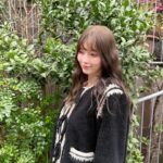 Alissa Yagi Instagram - 今日もお疲れ様でした🌼 私服と 最近の持ち歩きコスメたち。 @fujiko_brand のお直しパクトはツヤが瞬時に復活するし 小さなカバンでも持ち歩けるコンパクトさが優秀☺️💮 @cipicipi_official のティントは06と、 幻のvoceコラボカラーを特によく使う🫶🏻色味も質感も好き