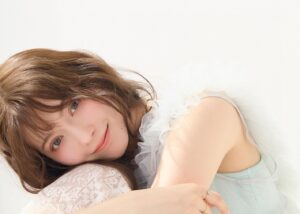 Alissa Yagi Instagram - sweet web の
「八木アリサ、「エージーデオ２４」で賢く、かわいく、朝美活♡」という企画で、
私のモーニングルーティンを紹介しています！

まもなく夏到来🌤️となるとニオイケアも
毎日の課題のひとつですよね…🤔📝
汗はもちろん、ストレスを感じると発生するストレス臭※というものもあるみたいで…！
そんな気になる汗臭やストレス臭※をケアしながら、
調香師さんが作ったいい香りを身に纏える
とっておきのアイテム"エージーデオ２４"が
味方になってくれるはず☺️🫶🏻

(ちなみに私のお気に入りはヴァンミニョンという香り。🩵)
みんなもエージーデオ２４で朝美活！
詳しくはsweet webの記事をぜひ読んでみてね💌

#PR #エージーデオ２４ #sweet
#ひとつ上のニオイケア　#朝美活

※ストレス臭を包み込んで嫌な匂いを目立たなくするSTハーモナージュ香料配合

販売名：パウダースプレー　ｆ（ＦＢ）（医薬部外品）、デオドラントロールオン（ＳＷ）（医薬部外品）、デオドラントロールオン（ＦＢ）（医薬部外品）
