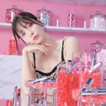 Alissa Yagi Instagram - @yslbeauty LOVESHINE LIPSTICK 💜 大好きなルージュヴォリュプテシャインのアップデート版！ 発売をとっても楽しみにしていました🤤👏🏻 フルーツオイルインで潤いが続く&"ツヤ再現成分"の配合量大幅アップでぷるぷるの唇に。🍓 薄膜で濃さの調整もしやすく、 ピタッと密着してムラになりにくいのも嬉しい。 着用カラーは154番 モーヴみのあるラズベリーレッドがおしゃれで一目惚れ🫶🏻 プライベートでは202.209を特に愛用する予感です☺️💭 #yslloveshine #yslラブシャイン #yslmakeup #pr