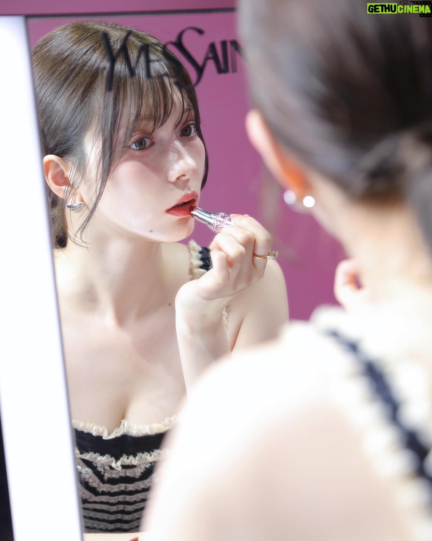 Alissa Yagi - 3 Likes - @yslbeauty LOVESHINE LIPSTICK 💜
大好きなルージュヴォリュプテシャインのアップデート版!
発売をとっても楽しみにしていました🤤👏🏻
フルーツオイルインで潤いが続く&"ツヤ再現成分"の配合量大幅アップでぷるぷるの唇に。🍓
薄膜で濃さの調整もしやすく、
ピタッと密着してムラになりにくいのも嬉しい。
着用カラーは154番
モーヴみのあるラズベリーレッドがおしゃれで一目惚れ🫶🏻
プライベートでは202.209を特に愛用する予感です☺️💭
#yslloveshine #yslラブシャイン #yslmakeup #pr
