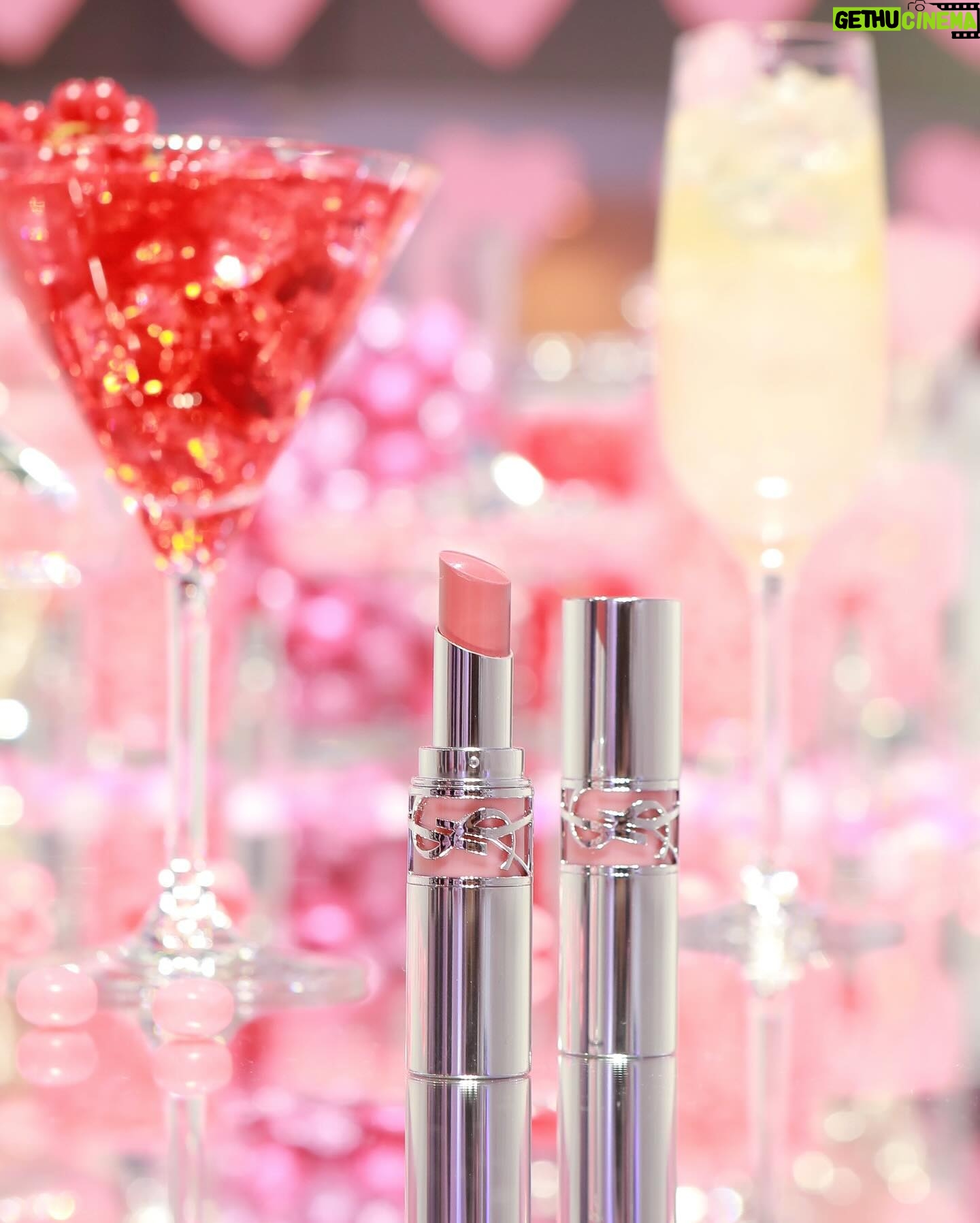 Alissa Yagi - 3 Likes - @yslbeauty LOVESHINE LIPSTICK 💜
大好きなルージュヴォリュプテシャインのアップデート版!
発売をとっても楽しみにしていました🤤👏🏻
フルーツオイルインで潤いが続く&"ツヤ再現成分"の配合量大幅アップでぷるぷるの唇に。🍓
薄膜で濃さの調整もしやすく、
ピタッと密着してムラになりにくいのも嬉しい。
着用カラーは154番
モーヴみのあるラズベリーレッドがおしゃれで一目惚れ🫶🏻
プライベートでは202.209を特に愛用する予感です☺️💭
#yslloveshine #yslラブシャイン #yslmakeup #pr